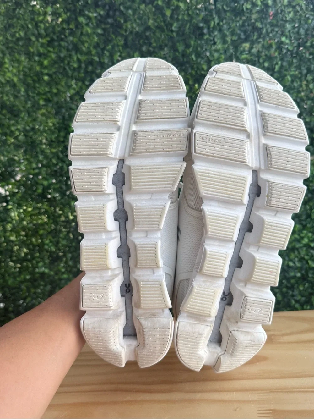 On Cloud 5 Men’s Size 10 Undyed White Sneakers